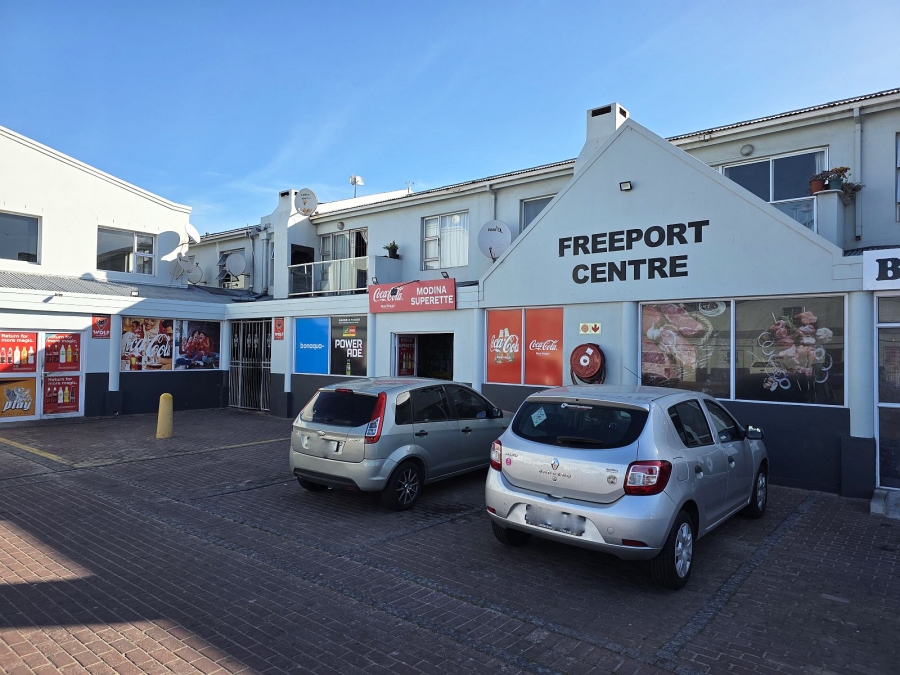 2 Bedroom Property for Sale in Middedorp Western Cape